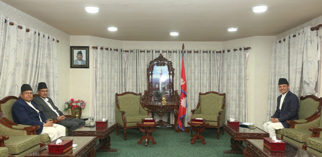 सभामुख अर्यालद्वारा पूर्वसभामुख देवराज घिमिरे र अग्निप्रसाद सापकोटासँग छलफल