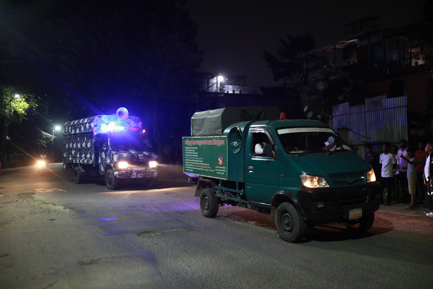 थापाथलीको सुकुम्बासी बस्ती खाली गर्न आग्रह गर्दै प्रहरीले गर्यो माइकिङ