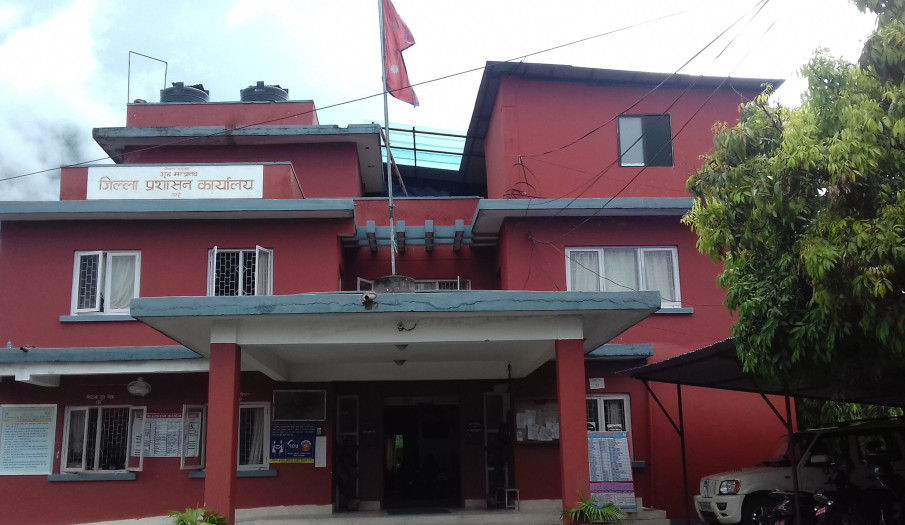 तनहुँ जिल्ला प्रशासनका केही सेवा एकीकृत सेवा कार्यालयको भवनबाट