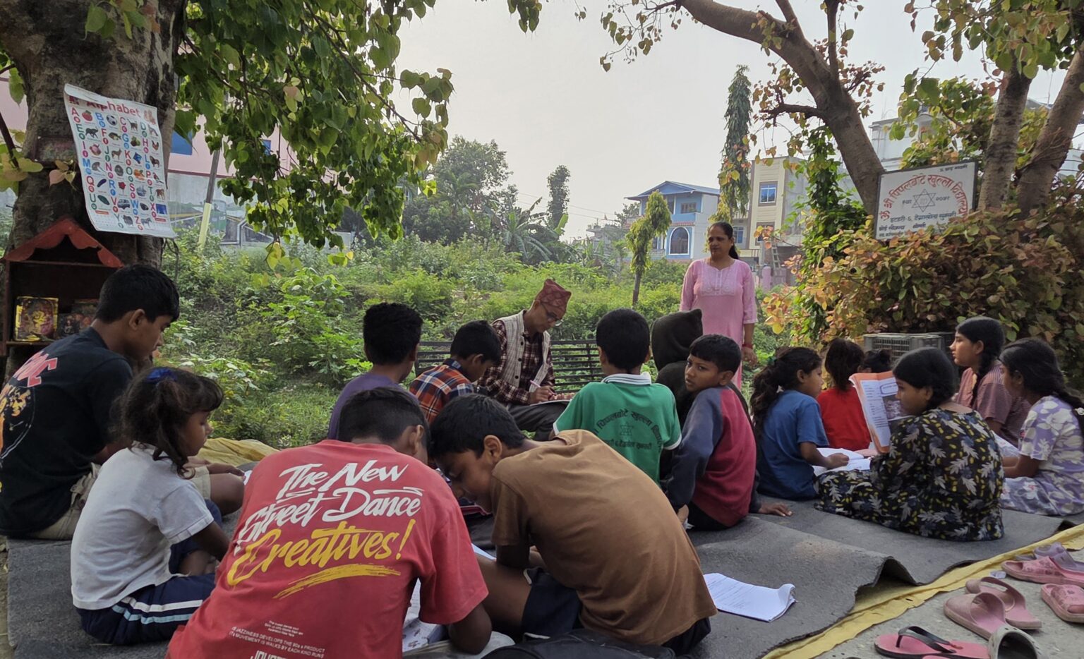 खुला आकाशमुनिको ‘ट्युसन’ कक्षा !