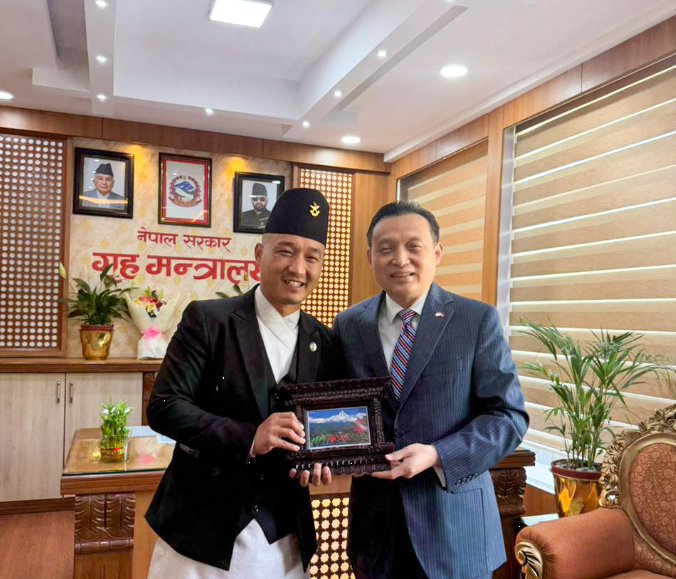 गृहमन्त्री गुरुङ र राजदूत माओमिङबीच शिष्टाचार भेट, नेपाल–चीन सम्बन्ध सुदृढ बनाउनेमा जोड