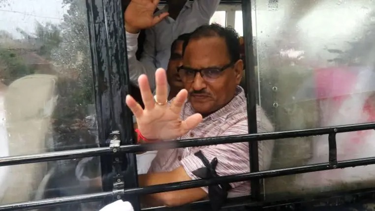 ९०० करोड घोटाला : पूर्वमन्त्री महेश पक्राउ