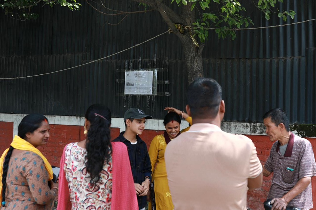 बुद्धनगरमा स्थानीयले बाहिरै टाँसे लालपूर्जा र नक्सापास (तस्वीरहरू)