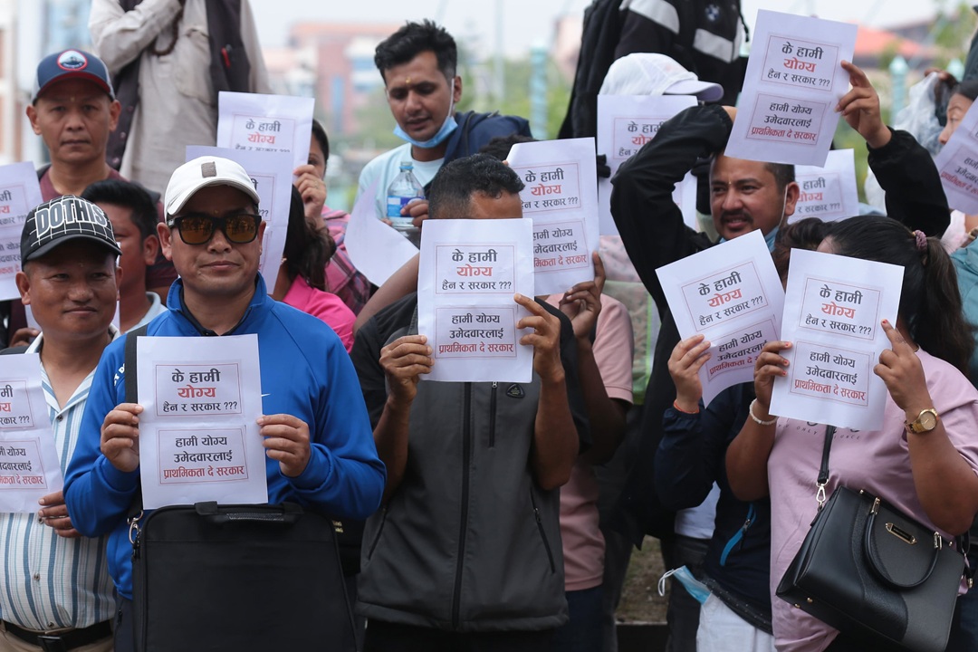 २ वर्षदेखि इजरायल जाने पर्खाइमा रहेका युवाहरू उत्रिए माइतीघर [तस्वीरहरू]