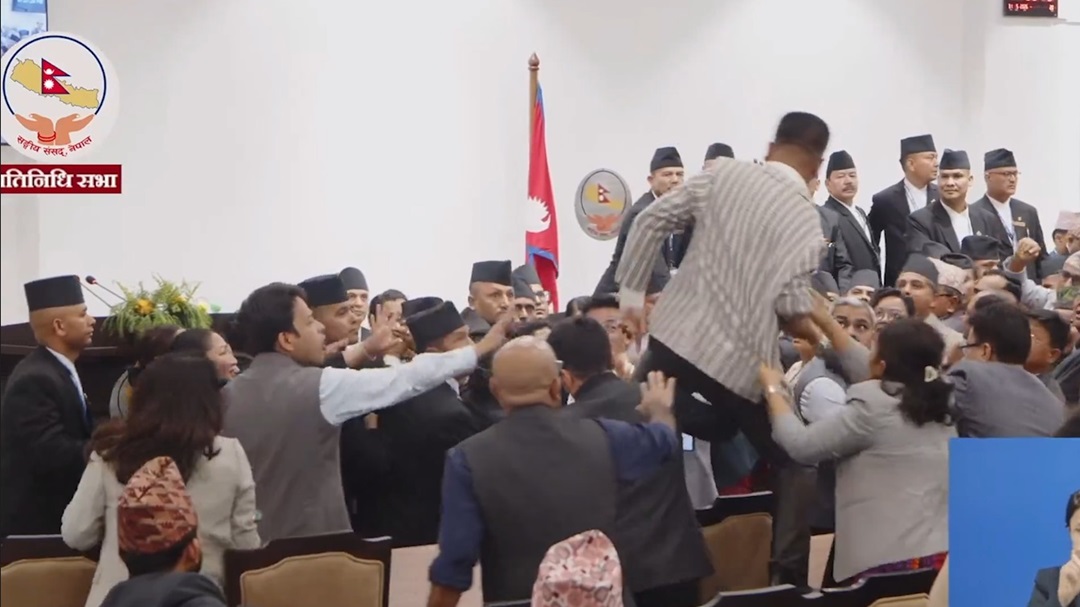 रविलाई जोगाउने नियमले संसदमा भयो धक्काधक्की