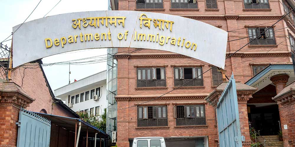 नेपालमा अनुमति नलिई छ वर्षसम्म गैरकानुनी रुपमा व्यवसाय सञ्चालन गरेका जापानी नागरिक अध्यागमन विभागको नियन्त्रणमा