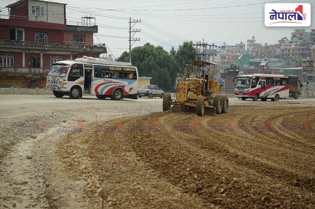 सूर्यविनायक-धुलिखेल ६ लेन सडक विस्तार ढिलो, यात्रु र स्थानीयले भोग्दै सास्ती(तस्वीरहरु)