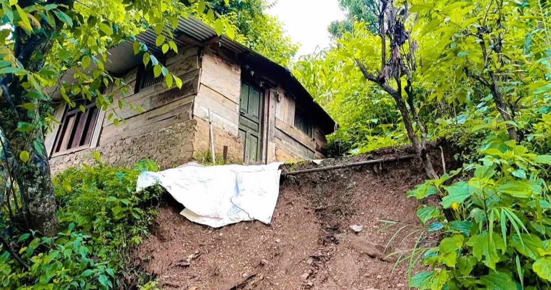 बेमौसमी वर्षापछि पहिरो जाँदा च्याङथापूका २६ घर उच्च जोखिममा