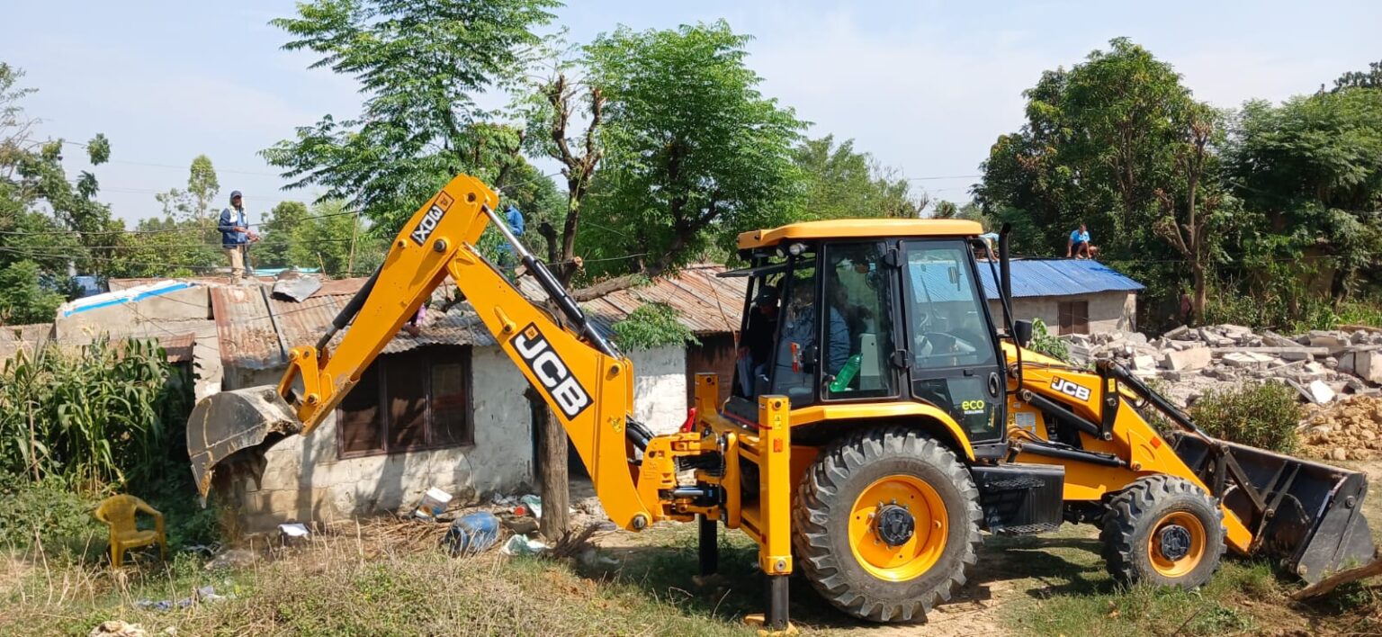 कोहलपुरमा सार्वजनिक तथा सरकारी जग्गा अतिक्रमण गरी निर्माण गरिएका एक सय आठ घरटहरा हटाइयो