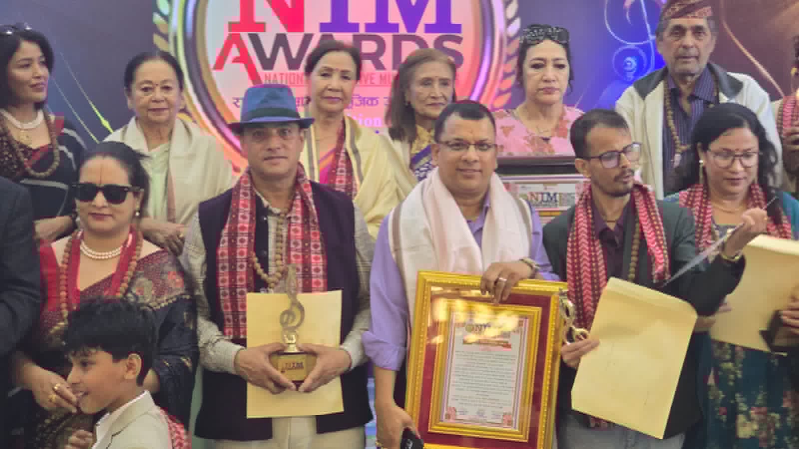 एक हजारभन्दा बढी म्युजिक भिडियो निर्देशन गरिसकेका निर्देशक रुपाखेती सम्मानित