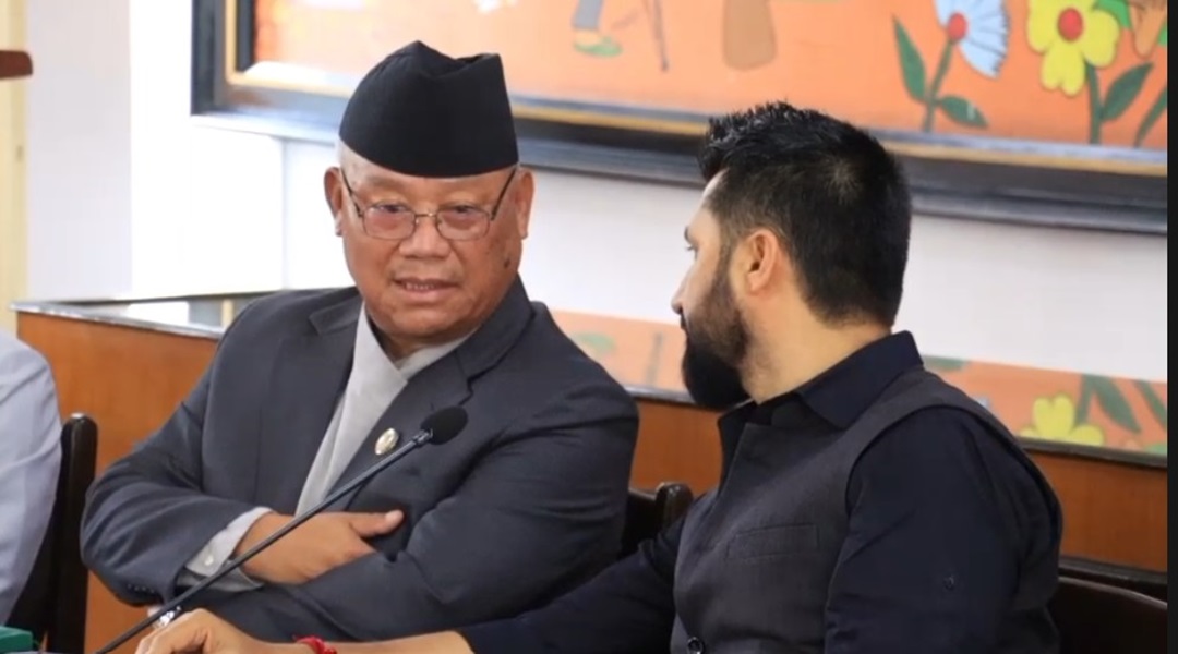 रविसँग भीष्मको अडान- प्रधानमन्त्रीले एक मिनेट भए पनि संसद आएर माफी माग्नैपर्छ