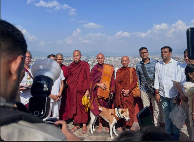 भियतनामी भिक्षुद्वारा बौद्धनाथ, स्वयम्भूनाथ र चारुमती बिहारको शान्ति पदयात्रा