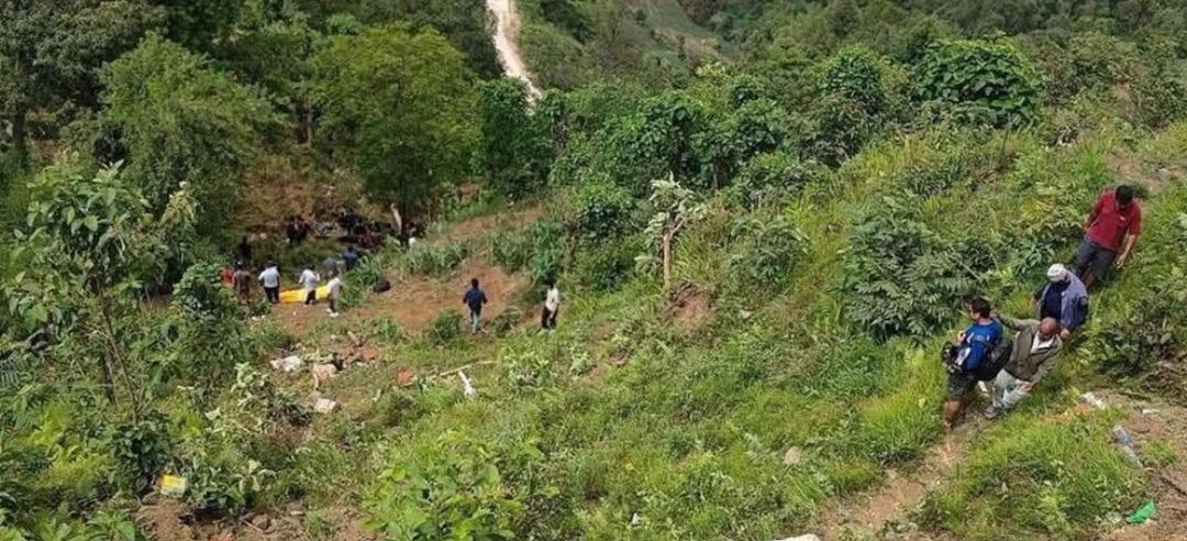 काभ्रेमा बस दुर्घटना : ८ जनाको मृत्यु, १६ घाइते