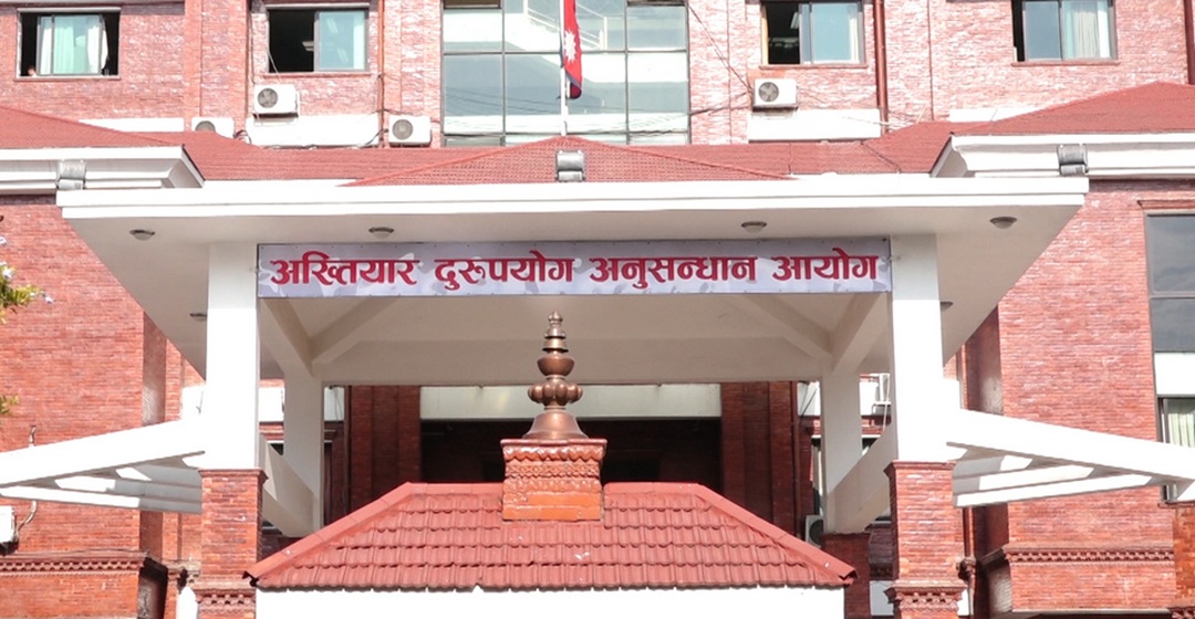 प्रशासकीय अधिकृतविरुद्ध ७२ हजार घुस प्रकरणमा मुद्दा