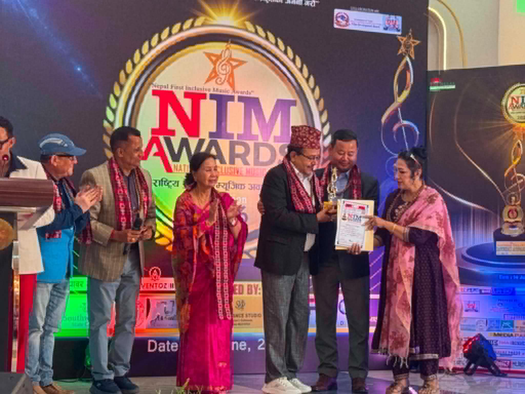 ‘आमा’ गीतको सफलता, डा. रुद्रनाथ अधिकारी वर्षको उत्कृष्ट गीतकार घोषित
