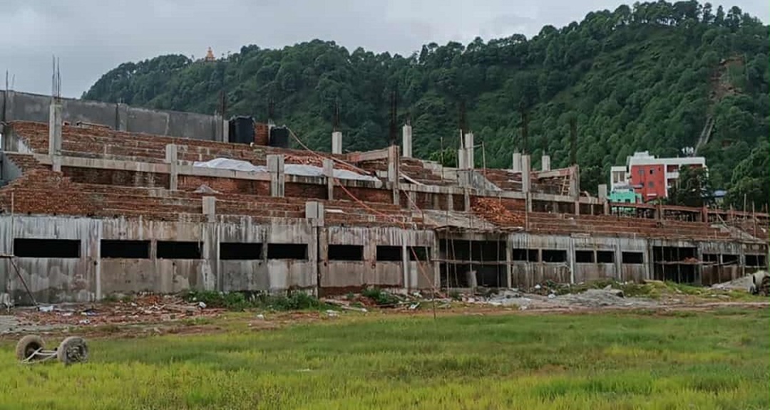 सिन्धुपाल्चोकको मिनी रंगशाला सात वर्षदेखि अधुरै