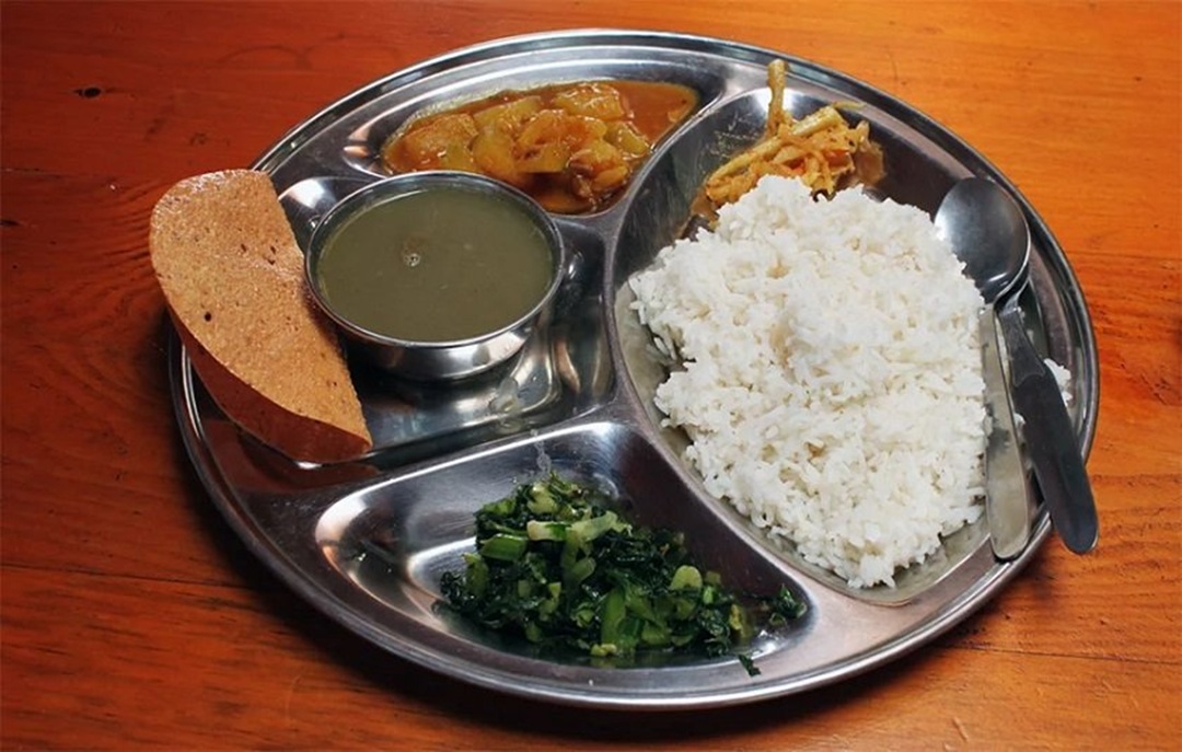 सहायक सीडीयोको सागमा कीरा भेटिएपछि…