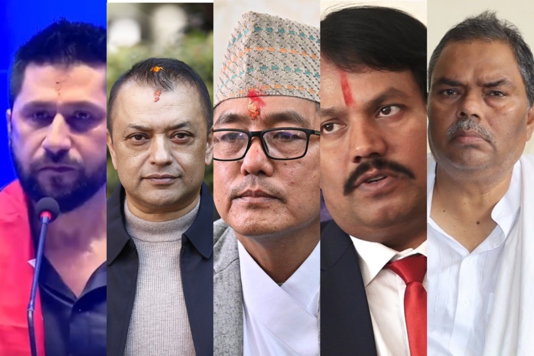 रास्वपा महाधिवेशन दुर्लभ दृश्य : पाँच दलका पाँच शिर्ष नेता एकै ठाउँ उभिँदै