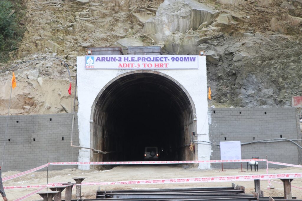अरुण तेस्रो आयोजनाको भारतका ऊर्जा सचिवद्वारा स्थलगत निरीक्षण
