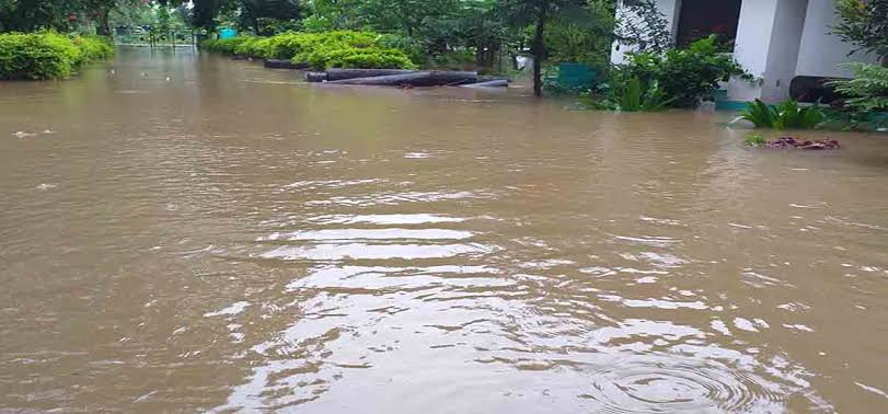 अविरल वर्षाले नवलपुरमा पहिरो र डुबान, नौ घरपरिवार प्रभावित