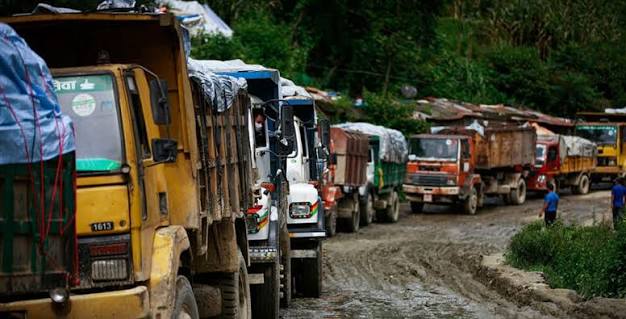 बञ्चरेडाँडामा लैजाने फोहरको मात्रा घटाउने कार्य सुरु