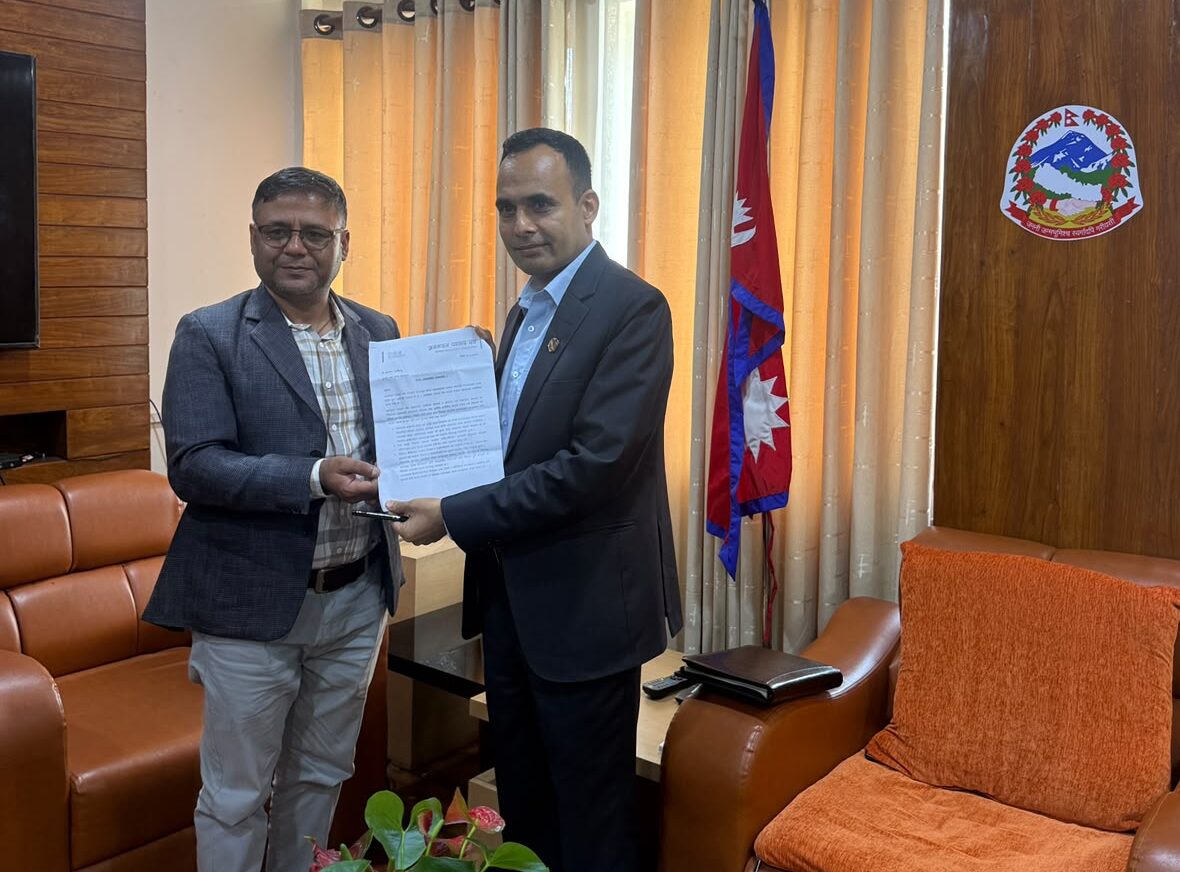 पत्रकारिता क्षेत्रलाई थप जिम्मेवार बनाउन कानुन निर्माण हुँदै : सञ्चारमन्त्री