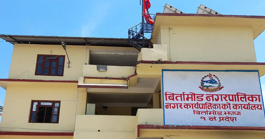 बिर्तामोडमा सडक मिचेका संरचना हटाउन १५ दिने अन्तिम अल्टिमेटम