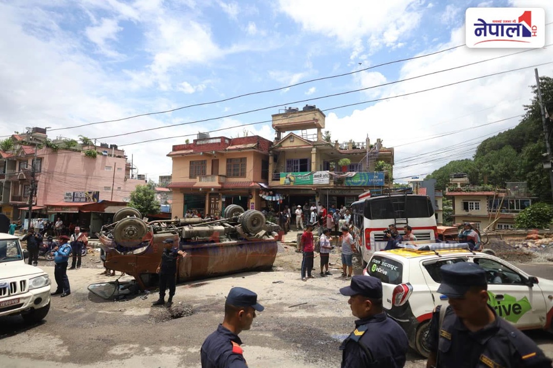 चोभार गेटमा तीन सवारी एकापसमा ठोक्किए, क्षतिको विवरण आउन बाँकी