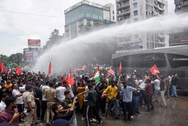 भारतमा ‘कक्रोच’ आन्दोलनले बढायो सरकारमाथिको दबाब