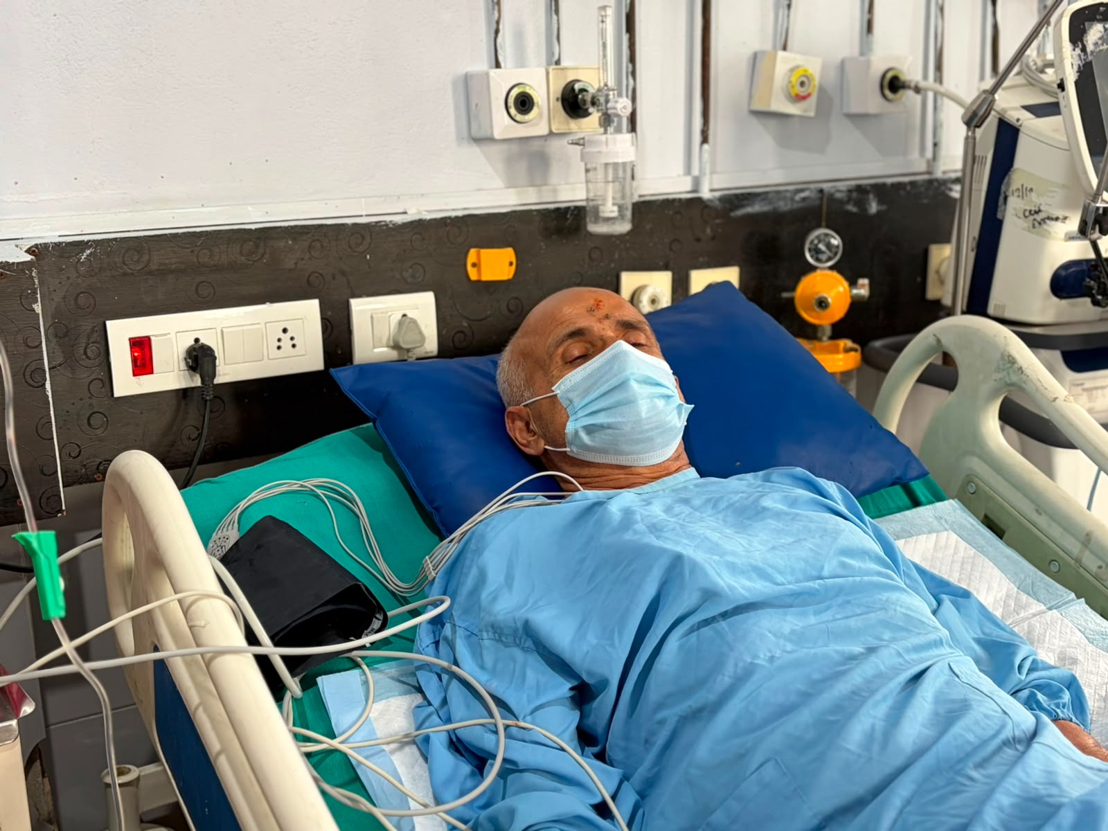 शिक्षा सचिव पौडेलद्वारा डा केसीसँग अनौपचारिक संवाद