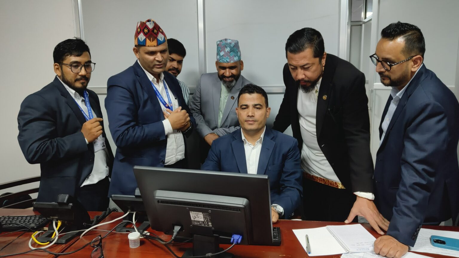 गुनासो व्यवस्थापनलाई थप प्रभावकारी बनाउन उर्जा र पर्यटन मन्त्रीद्वारा ‘हेलो सरकार’को अवलोकन