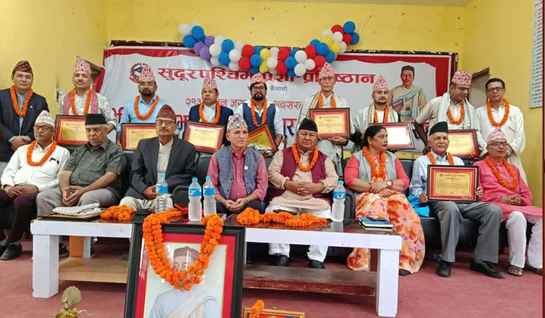 थारु भाषा-संस्कृतिमा योगदानका लागि इन्द्र चौधरी सम्मानित