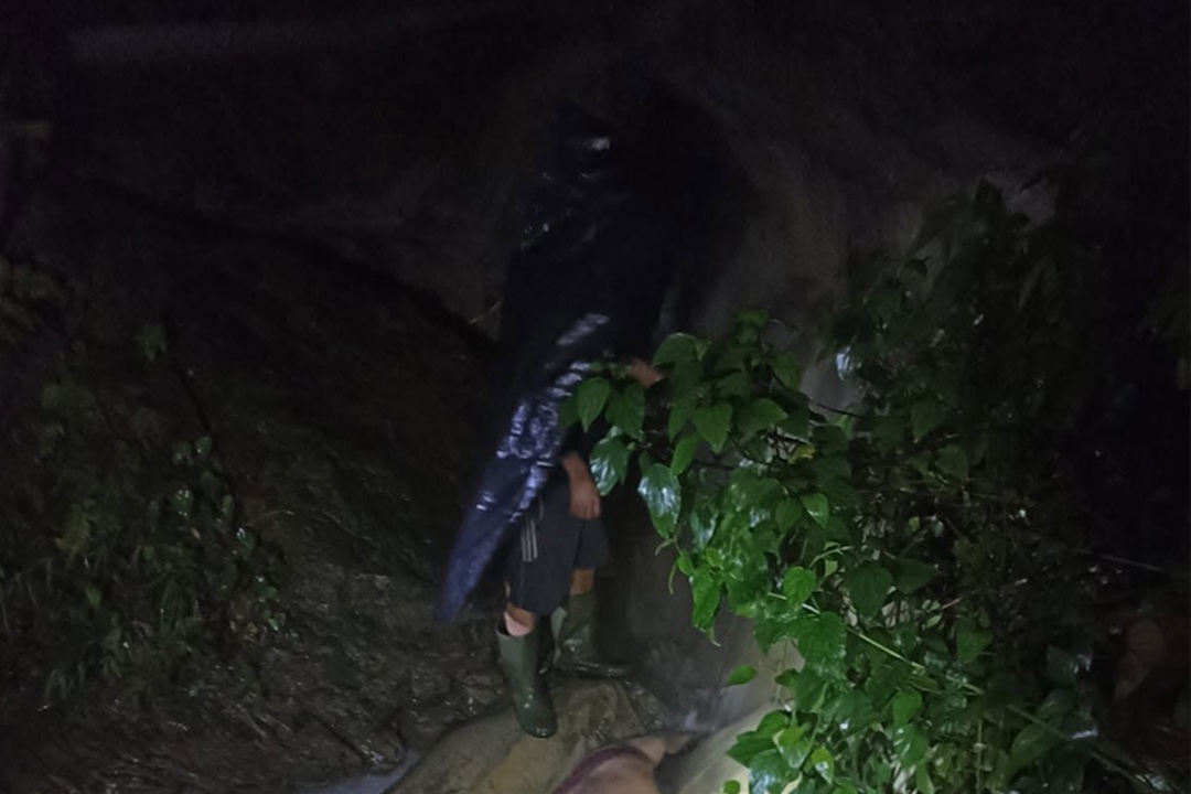 बाढीले बगाउँदा २ जनाको मृत्यु