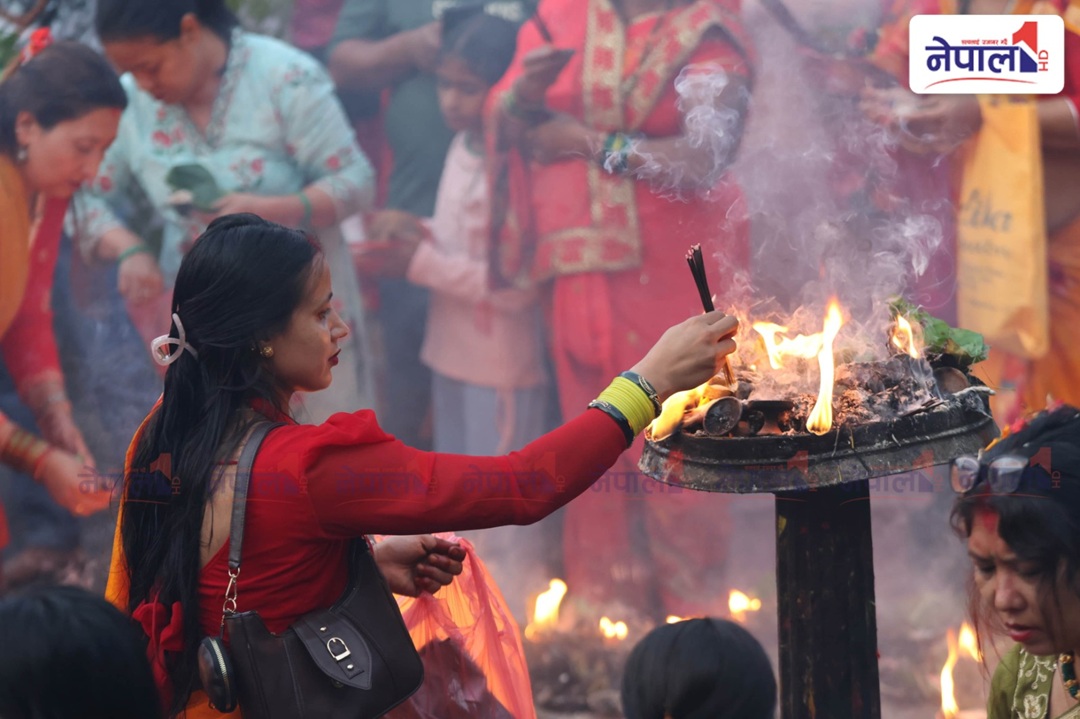 श्रावणको पहिलो सोमबार : पशुपतिनाथमा बिहानैदेखि श्रद्धालुको घुइँचो
