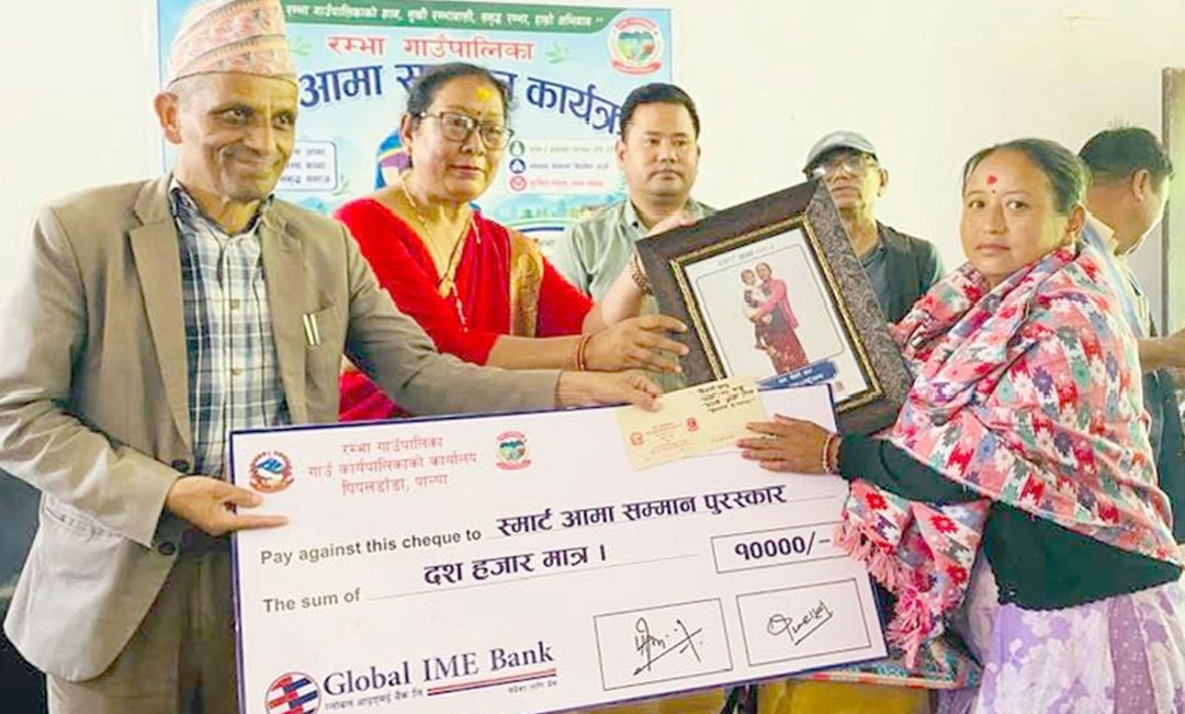 १५ ‘स्मार्ट आमा’ सम्मानित
