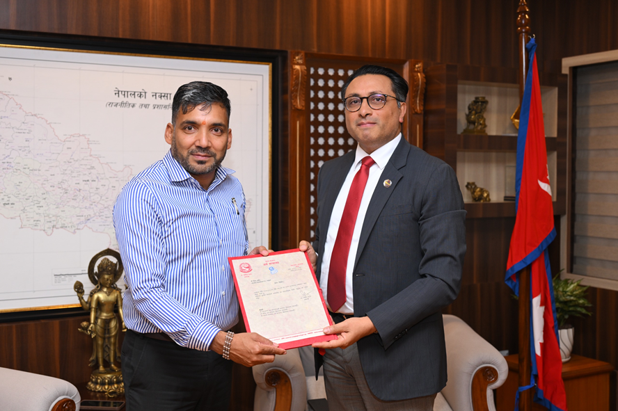 अर्थमन्त्री डा. स्वर्णिम वाग्लेको राजस्व सल्लाहकारमा एफसीए भोजन अर्याल नियुक्त