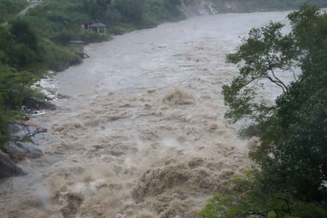 रसुवाकाे भाेटेकाेशी नदीमा भीषण बाढी