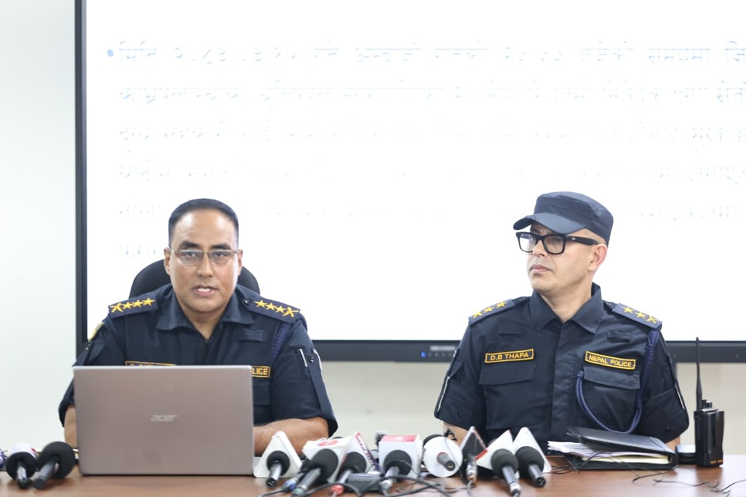 हवाई फायर र गोली प्रहारबारे जिल्ला प्रहरी परिसरको पत्रकार सम्मेलन [तस्वीरहरू]