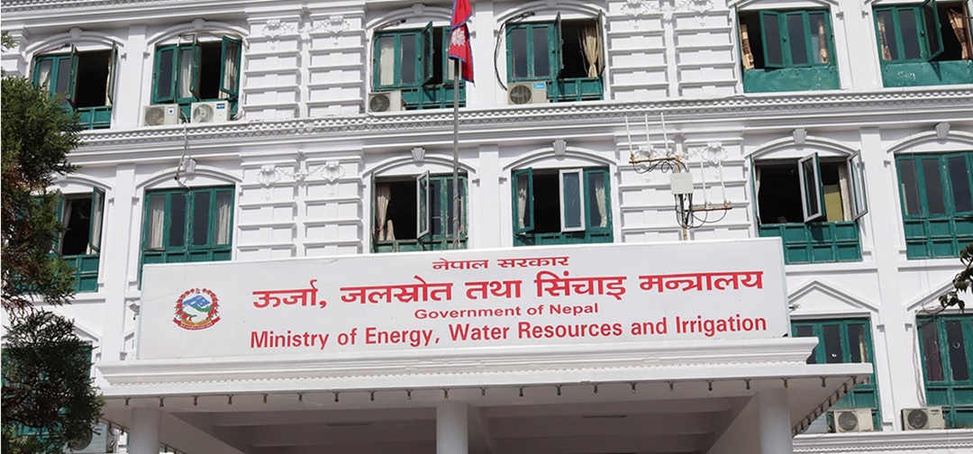 बाढीले बिजुली बन्द भएपछि रसुवामा ५०० सोलार पावर बैंक पठाइँदै