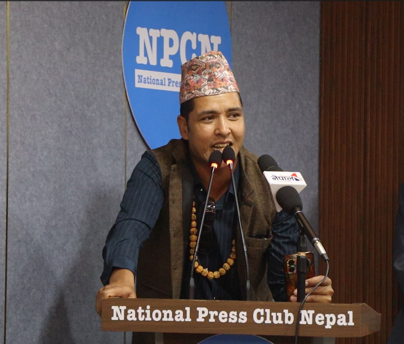 विद्यालय विकासमा राजनीतिक विभाजन त्यागेर सबै एकजुट हुनुपर्छ : प्रधानाध्यापक बस्नेत