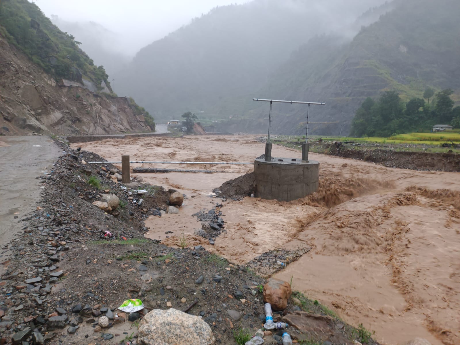 भोटेकोशीमा अचानक ठूलो बाढी, सतर्कता अपनाउन आग्रह