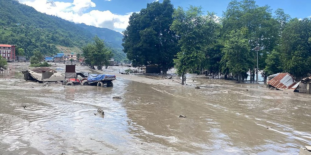 त्रिशूली र नारायणी नदी किनारमा शव खोज्ने काम निरन्तर : ६४ शव भेटिए