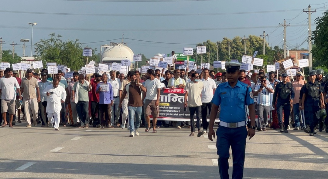 ट्रमा सेन्टर सार्न खोजेपछि ढल्केबरमा चक्काजाम