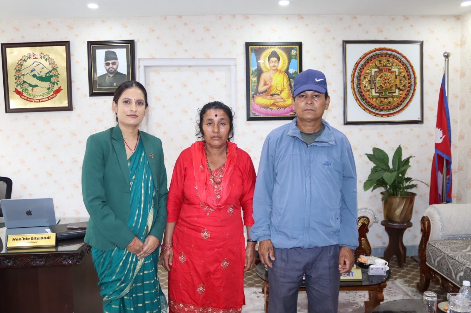 अजित मिजारका परिवारसँग मन्त्री वादीको भेट