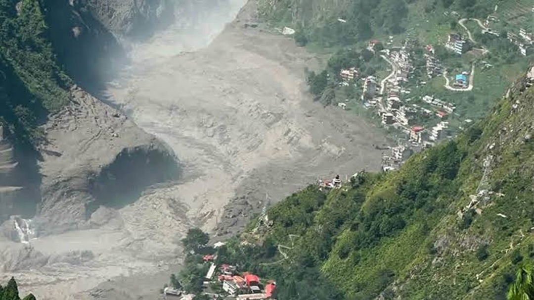रसुवाको बाढी चितवन छिर्दै, त्रिशूली-नारायणी किनारमा हाई अलर्ट