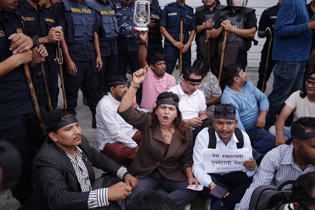 किशोर श्रेष्ठको रिहाइ माग गर्दै पत्रकार महासंघको धर्ना [तस्वीरहरू]