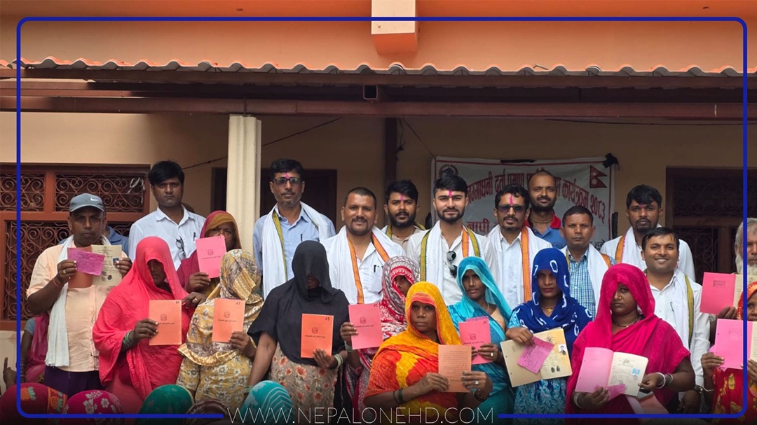एक दशकपछि ५७ परिवारले पाए जग्गाधनी पुर्जा