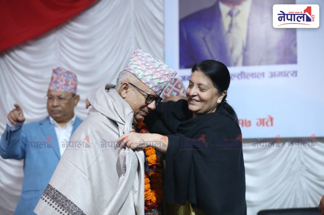 पूर्वराष्ट्रपति भण्डारीले गरिन् नेकपा सहसंयोजक नेपाललाई सम्मान