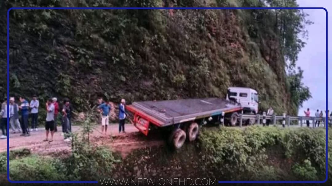 क्रेन नहुँदा महाकाली राजमार्ग अवरुद्ध