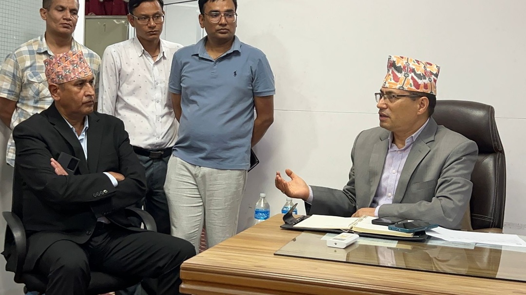 बाढीमा बेपत्ता ओखलढुंगेलीको खोजी गर्न सरकारलाई खतिवडाको दबाब